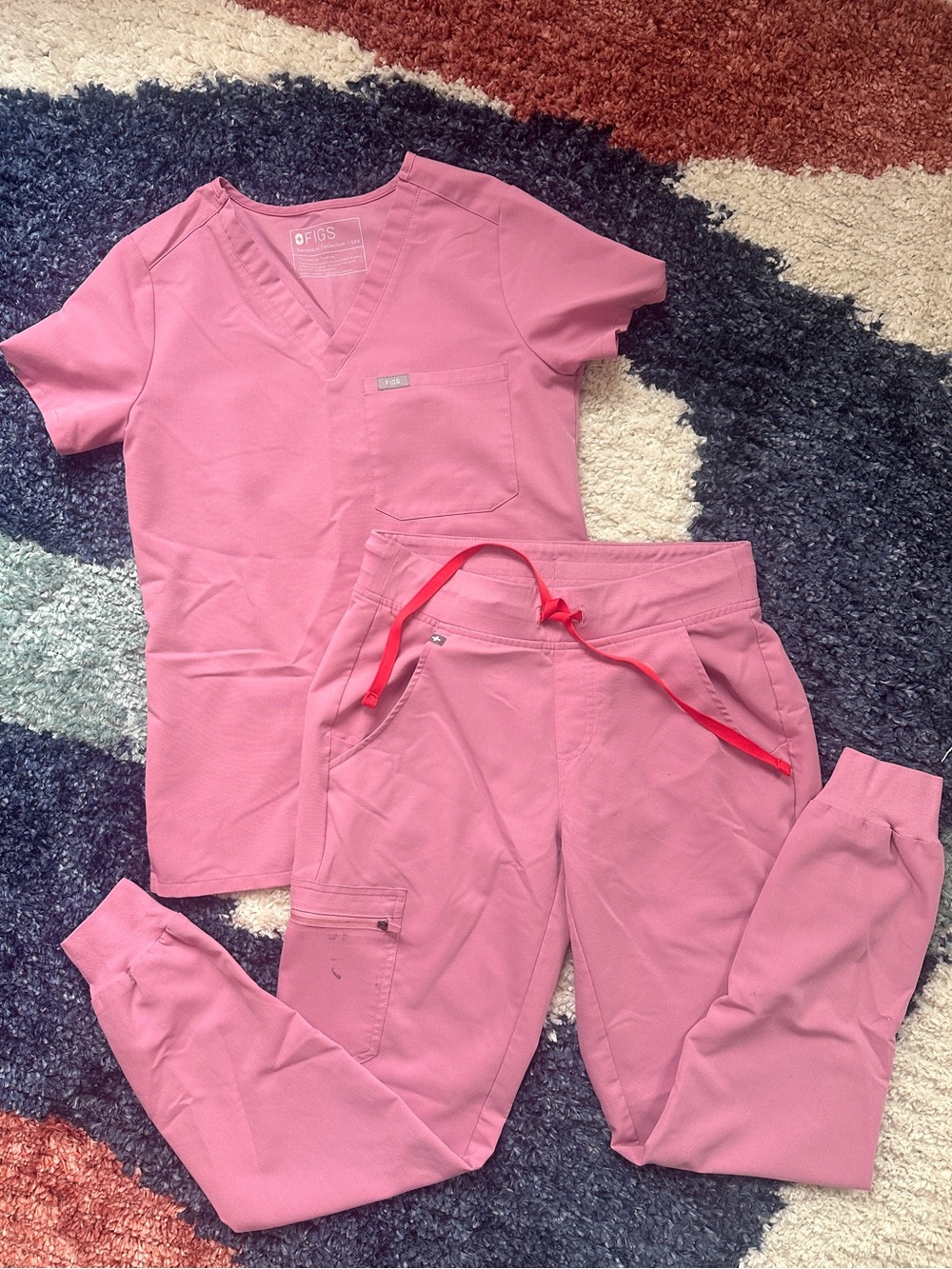 Figs Chalk Pink Scrub Set XXS Top, XS Bottoms